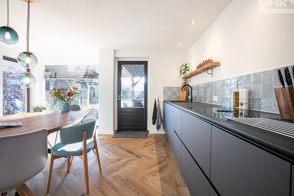 07_Beerens_Keuken_Semi_hoek_Zwart_Momberg